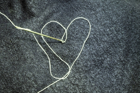 针线穿针引线照片