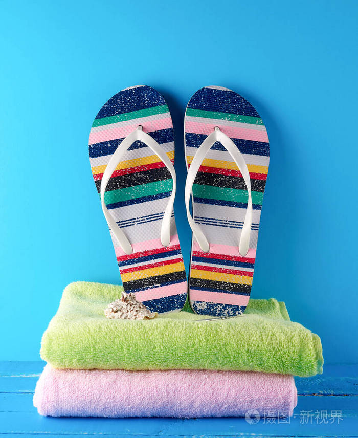 pairoffemalebeachslippersandatowels