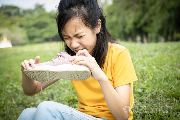 喜欢闻女孩子的脚臭图片