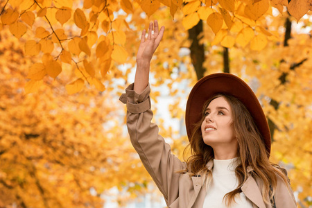 秋城时尚女青年写真照片 正版商用图片26f5f8 摄图新视界