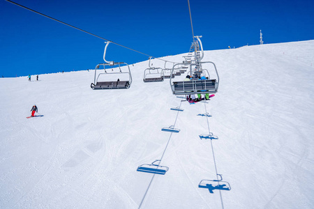 滑雪板 斜坡 求助 假期 举起 寒冷的 下坡 冬天 滑雪者