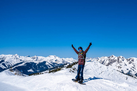 徒步旅行者 自然 运动 背包客 旅游业 滑雪 寒冷的 冒险