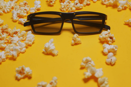 电影院会议，电影，爆米花，3D眼镜。观影概念