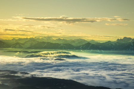 高的 阿尔卑斯山 目的地 圣诞节 旅行者 旅行 阳光 仙境