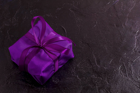 美丽的 紫罗兰 周年纪念日 丝带 包裹 庆祝 纸张 礼物