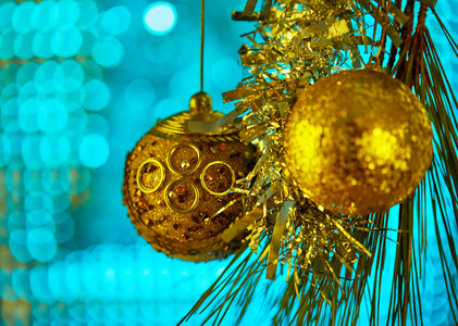 圣诞快乐和新年快乐概念，圣诞背景与波基灯光和模糊。圣诞树装饰和文本复制空间