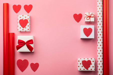 情人节礼物盒，红色蝴蝶结和毡心