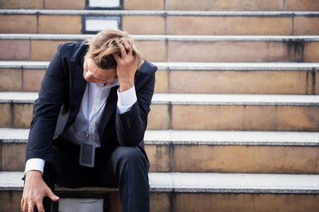 悲伤的失业的美国商人沮丧照片