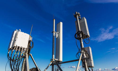 以微波,无线电面板天线,室外远程无线电装置,电力电缆,同轴电缆,光纤