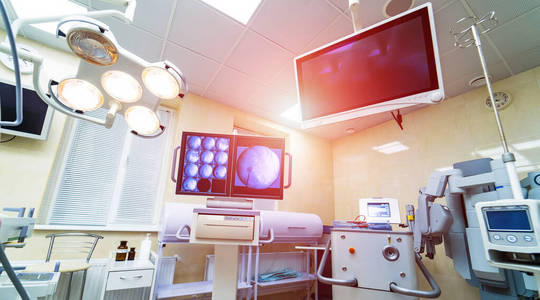 现代医院手术室的医疗器械和工业灯具