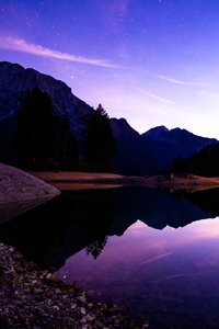 普雷迪尔湖田园诗般的标题。黄昏时分的普雷迪尔湖。