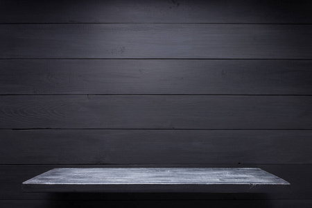 黑底木架子照片