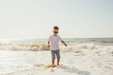 可爱的 跑步 海洋 早产 自然 少年时代 快乐 青春期前
