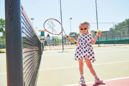 球拍 游戏 网球 童年 微笑 美极了 活动 运动员 可爱的
