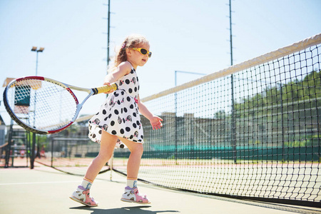 漂亮的 训练 比赛 微笑 法院 网球 球拍 童年 运动型