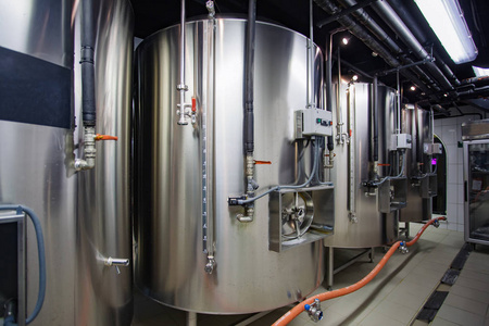 民营微酿酒厂工艺啤酒生产线照片