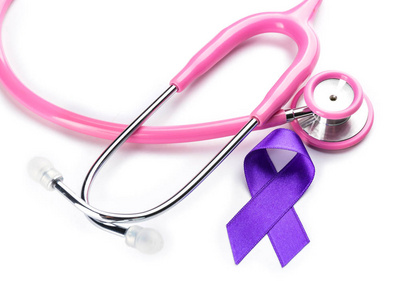 白底紫丝带象征世界癌症日和听诊器