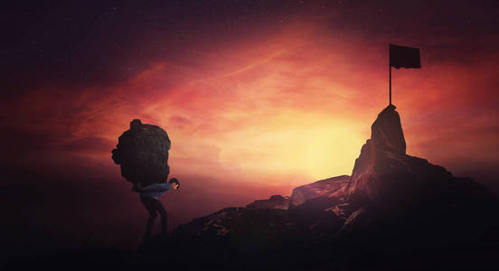 意志坚定的人肩上扛着一块大石头爬上照片