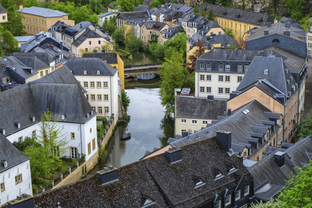 阿尔泽特河和老城卢森堡城俯视图