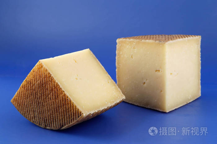 从羊奶中提取的腌制曼切戈奶酪