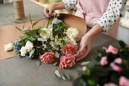 服务 包装 商店 礼物 女孩 植物学 花农 卖方 制作 美丽的