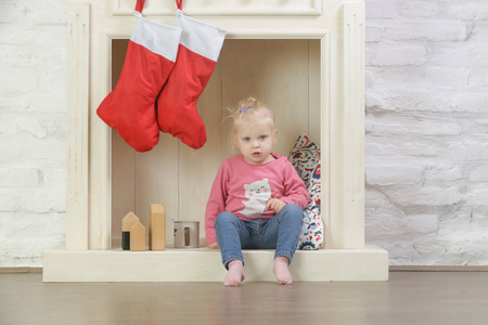 圣诞节 十二月 袜子 蹒跚学步的孩子 金发女郎 庆祝 放松