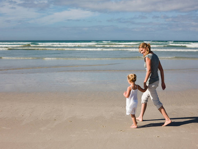 海滩 女孩 女儿 童年 假期 微笑 闲暇 团结 海岸 为人父母