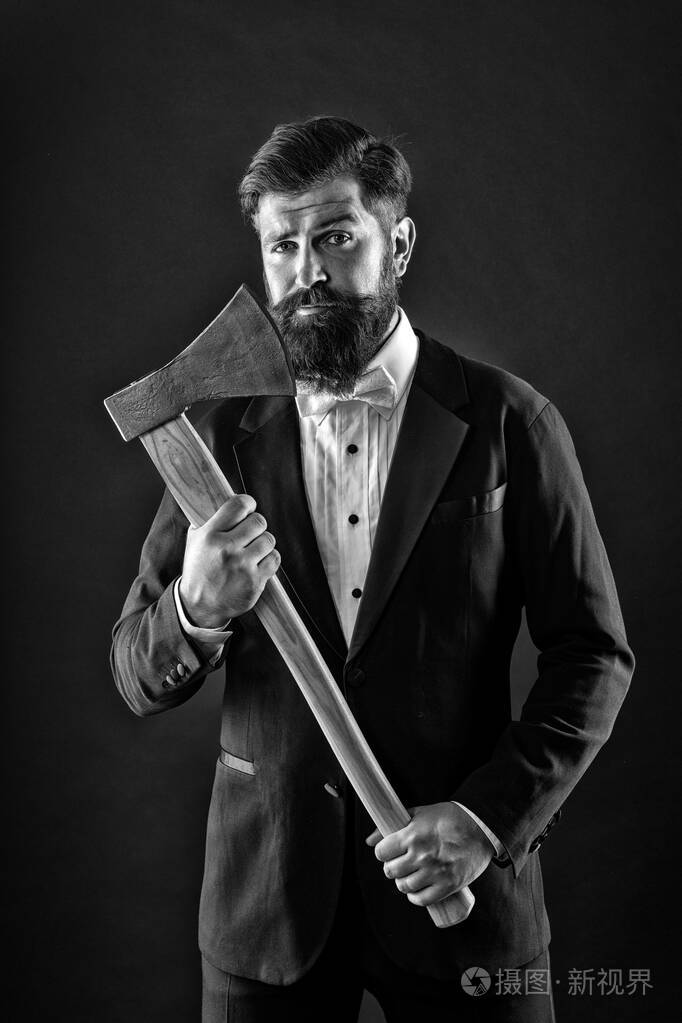 做出了决定.拿着斧头的野蛮人.锋利的斧头手自信的家伙.