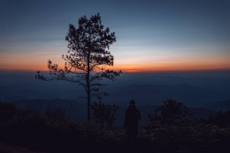 山水山林夜空图片