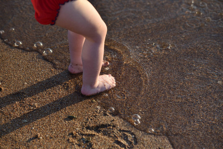 小孩剪刀腿图片
