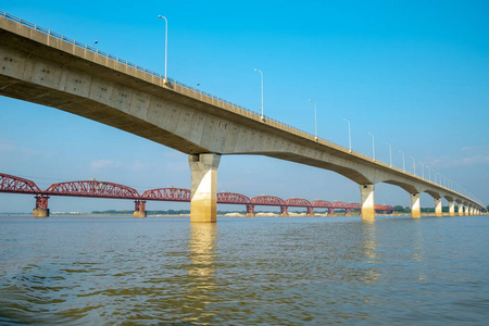 悬浮的天花板图片-悬浮的天花板素材-悬浮的天花板插画-摄图新视界