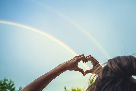 唯美雨后彩虹图片