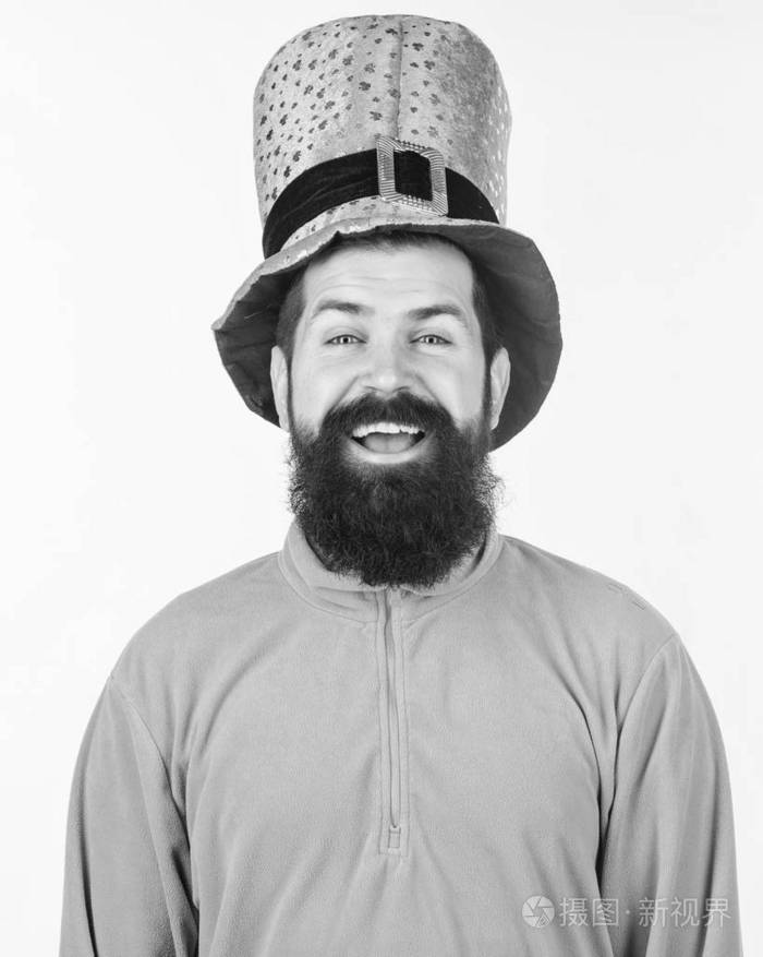 爱尔兰人的眼睛在微笑留着绿色胡须的爱尔兰男子大胡子男人庆祝圣