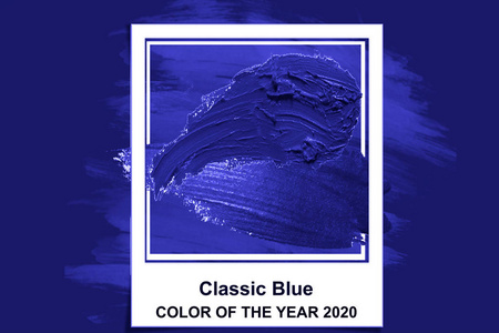 2020年经典蓝色。2020春夏时尚经典蓝色潘通配色。彩色多孔橡胶的质地。现代奢华背景