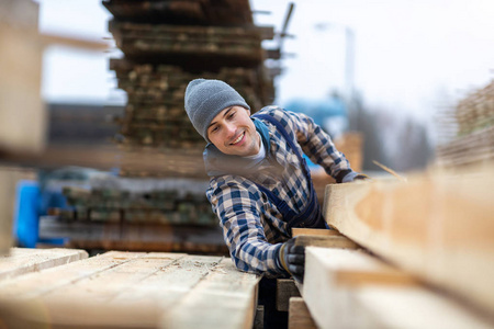男人 商店 成人 木材 零售业 车间 劳动力 木制品 木匠