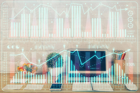 外汇图表和工作空间的计算机多重曝光。国际网上交易的概念。