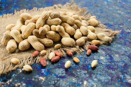 小吃 坚果 美味的 蛋白质 果壳 豌豆 花生 营养 自然