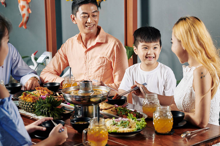 庆祝 蔬菜 亲戚 父亲 后代 团结 母亲 文化 男孩 幸福