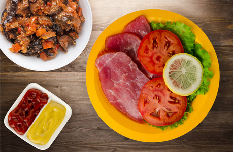 ham with salad, tomato and lemon on a plate. 