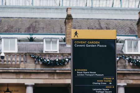 伦敦考文特花园广场方向标志