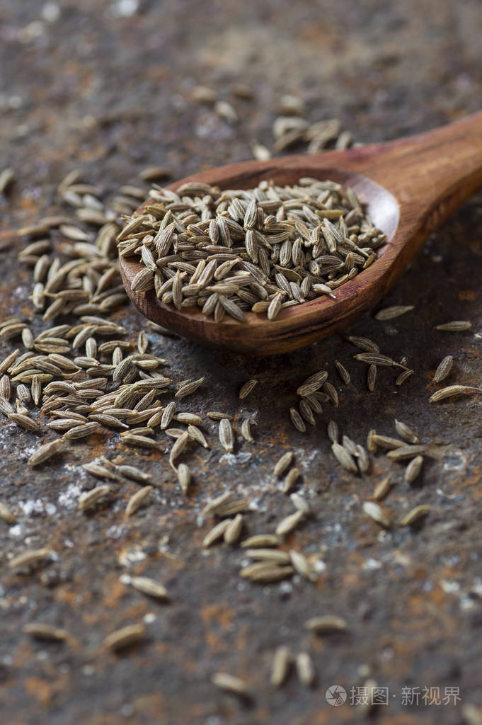 木勺中的孜然种子纹理背景