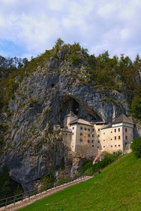 中世纪前贾马城堡的神奇景观斯洛文尼亚语。普雷杰姆斯基毕业生。文艺复兴时期的城堡建在一个洞口。旅游和旅游概念。斯洛文尼亚Pre