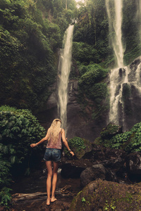 自然 公园 冒险 印度尼西亚 放松 吸引力 夏天 假期 瀑布