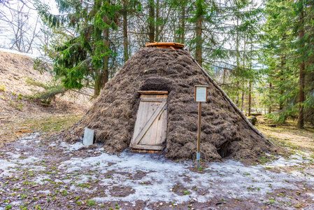 来自偏远地区的简易小屋图片