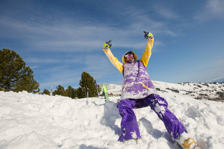 滑雪 青少年 男人 运动 快乐 太阳 假日 寒冷的 乐趣