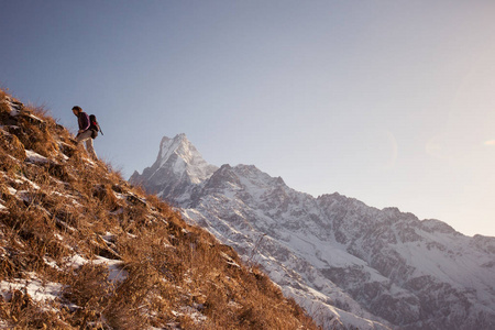 徒步旅行者 成功 喜马拉雅山脉 高的 岩石 徒步旅行 跋涉