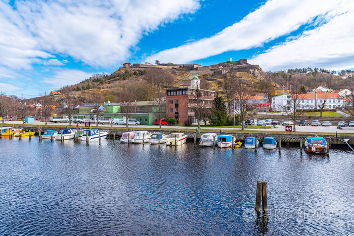 弗雷德里克斯滕要塞俯瞰挪威城市哈尔登