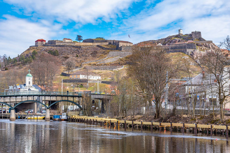 哈尔滕班肯弗雷德里克斯滕要塞俯瞰挪威城市哈尔登照片