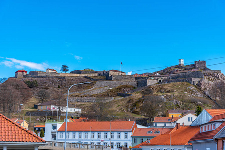 斯塔克斯弗雷德里克斯滕要塞俯瞰挪威城市哈尔登照片