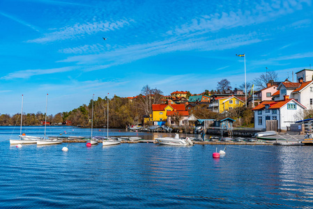 瑞典斯德哥尔摩湖上的一个小村庄